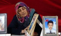 Evlat nöbetindeki anneden oğluna çağrı: 'Oğlum, yeter ki sesini duyayım'