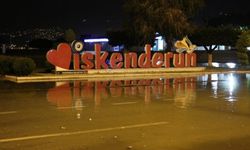 İskenderun’da deniz taştı, caddeler göle döndü