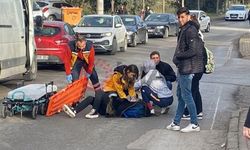 Okula giden lise öğrencisine otomobil çarptı