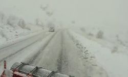 Tunceli-Erzincan arası zincirsiz tırlara kapatıldı