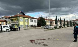 Ehliyetsiz sürücülerin kullandığı kamyon ve motosiklet çarpıştı, 2 kişi yaralandı