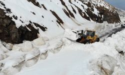 Nisan ayında 5 metre kar ile mücadele