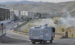 Yeşil Sol Parti mitingi sonrası polise taşlı saldırı