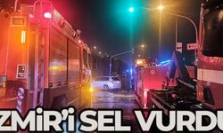 İzmir'i sel vurdu: Araçlar suya gömüldü, yol trafiğe kapatıldı