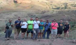 Ağrı Dağı’nda zirve yapan turistler Nuh’un Gemisi’nin izinde aşure yedi