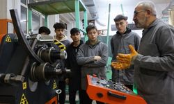 Fabrika gibi çalışan lise: Cirosu 5 milyona yaklaştı