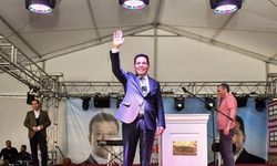 CHP'li Belediye Başkanı, zaferi DEM'le kutladı