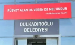 Kazandığı 65 belediyenin girişine “rüşvet” tabelası astı