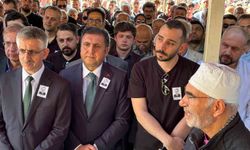 Öğrencisinin silahlı saldırısı sonucu hayatını kaybeden okul müdürü toprağa verildi