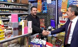 Bakan Yusuf Tekin boykot çağrısına tepki olarak alışveriş yaptı