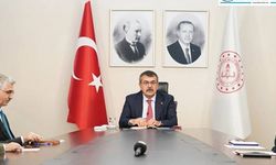 Bakan Yusuf Tekin, Bakan Yardımcısı Nazif Yılmaz'ın Üzerini Çizdi