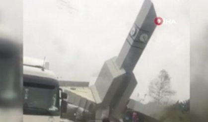 Çatalca'da saat kulesi devrildi
