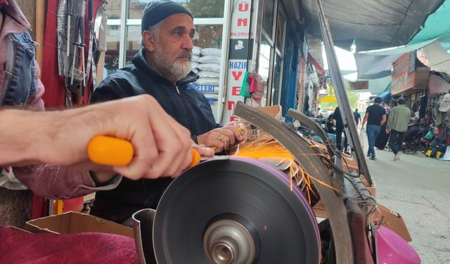 Bilenmeyen bıçak hem kurbana hem de kesene zarar veriyor