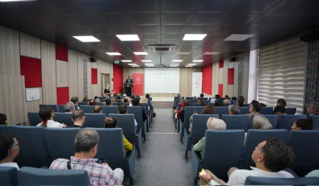 İstanbul İl Milli Eğitim Müdürü Mücahit Yentür'den Okul Müdürlerine Sert Uyarı: “Kayıt Ücreti Alınmasına İzin Yok!”