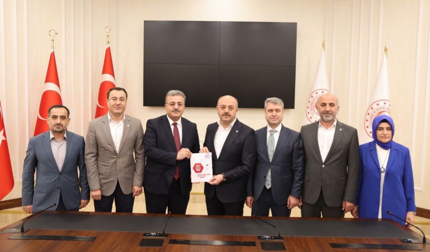 Eğitim-Bir-Sen, Eğitimcilerin Taleplerini 93 Madde İle Toplu Sözleşme Masasına Taşıyor